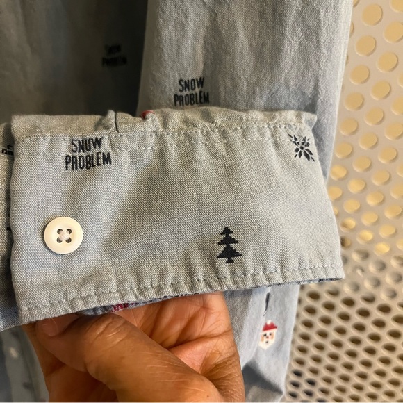 Divided by H&M Christmas Theme Gender Neutral Button Down Shirt Size XL Blue - Picture 6 of 10